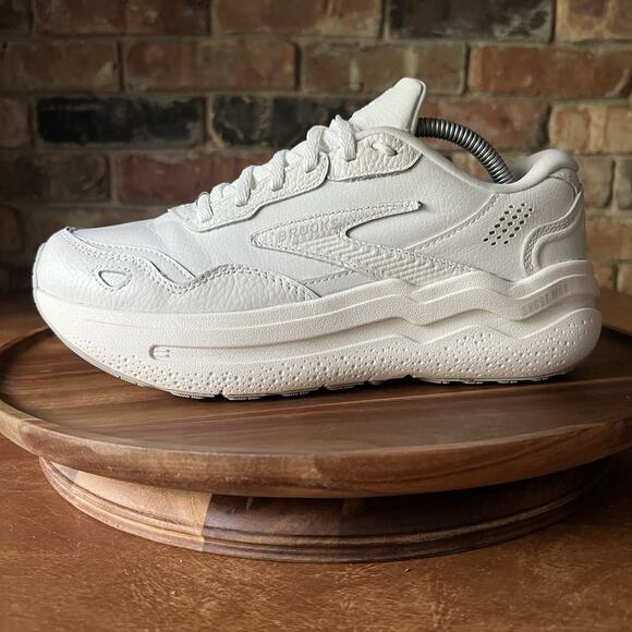 Brooks Ghost Max L Women’s Size 7.5 B White Leather Road Running Shoes Sneakers